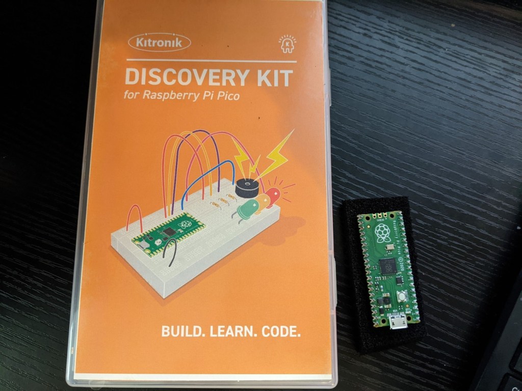 A Raspberyy Pi Pico Discovery Kit